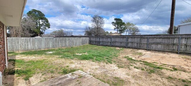 Building Photo - 218 Dodson St