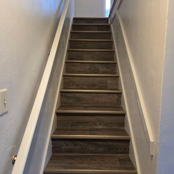 Building Photo - 1411 NW Carden Ave