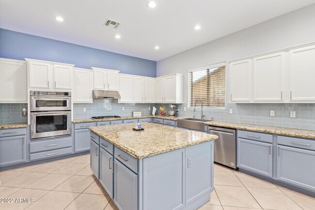 Building Photo - 4250 S Lafayette Dr