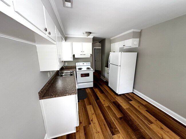 Building Photo - 622 Rosemont Ave