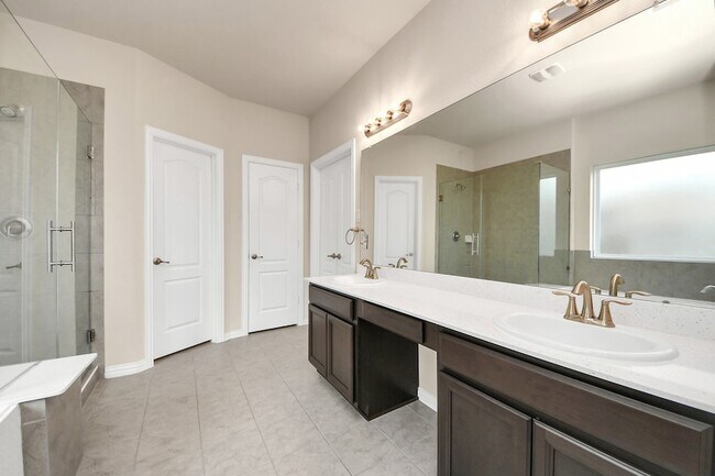 Building Photo - 21254 Lucknow Ln