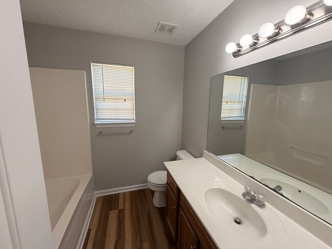 Building Photo - Nice 3 BR 2 Bath Available Now in Murfreesboro!