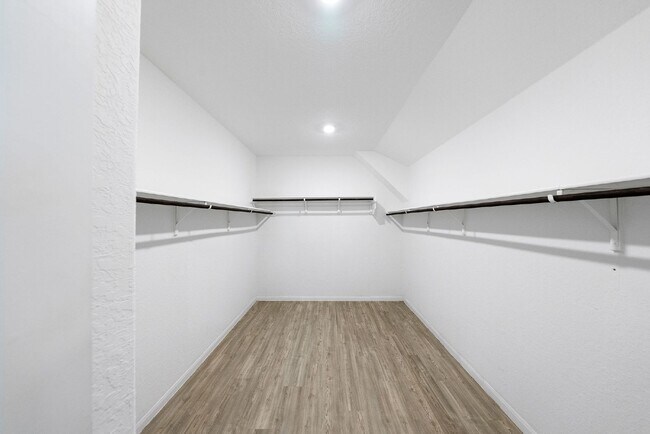 Building Photo - Primary Closet Made for Kings & Queens - UP TO 1 MONTH FREE RENT AVAILABLE!