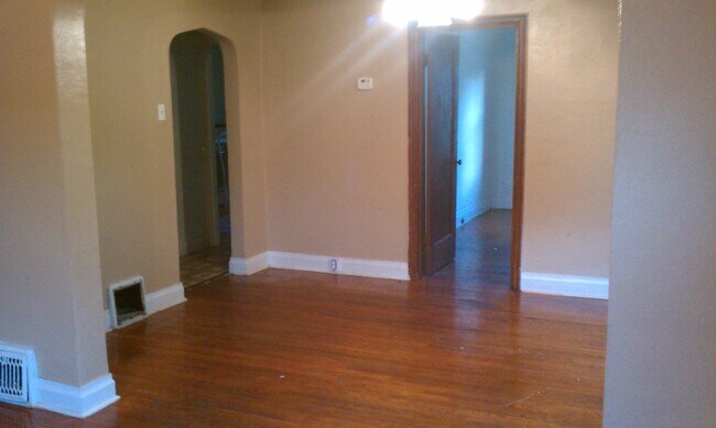Building Photo - $1195.00/ 2br - 2 Bedroom Home in Jennings...