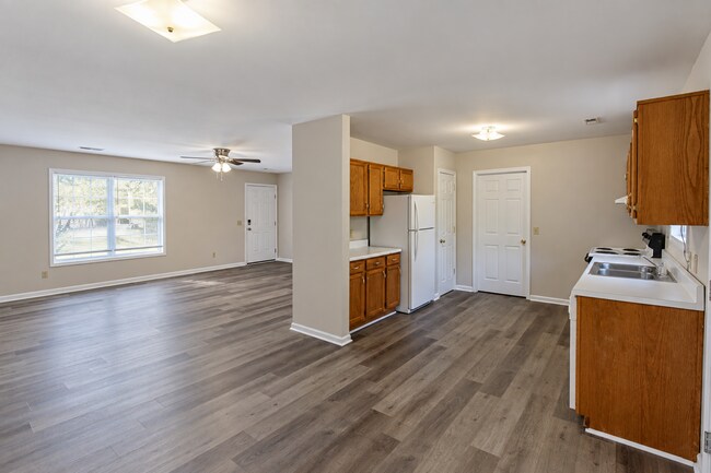 Building Photo - 424 Blake Cir