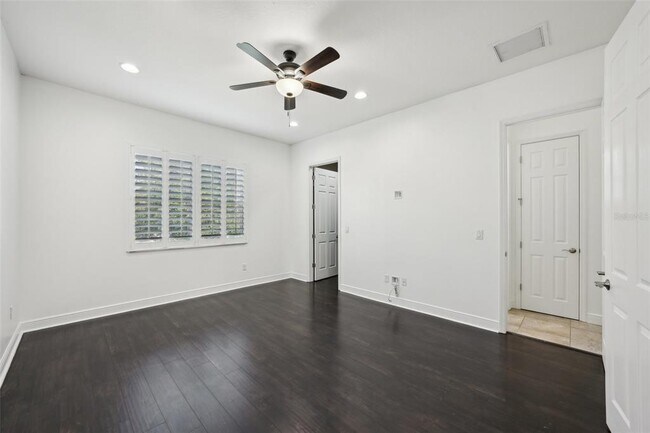 Building Photo - 307 S Arrawana Ave