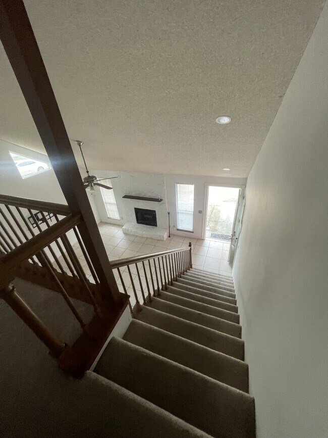 Building Photo - 11719 Fort Caroline Lakes Dr N