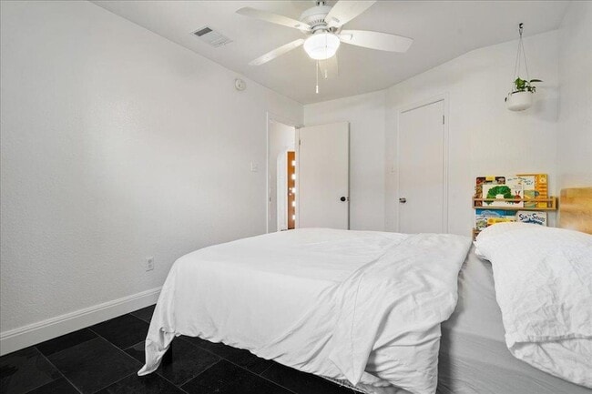 Building Photo - 2506 Jenibeth Ln