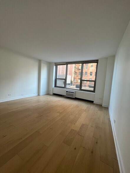 Building Photo - 1550 N Lake Shore Dr