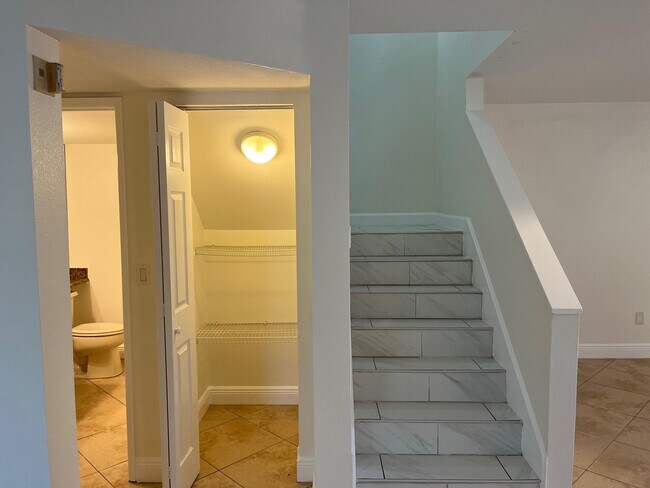 Building Photo - 103 Yacht Club Way