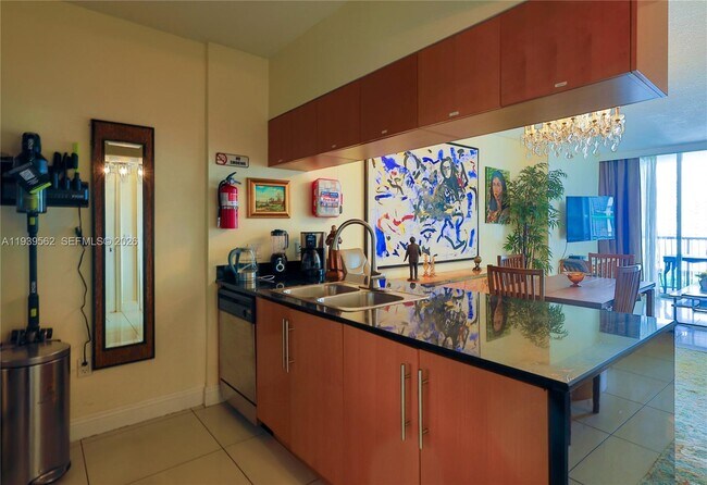 Building Photo - 1750 N Bayshore Dr