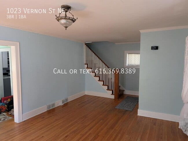 Building Photo - 1023 Vernon St NE