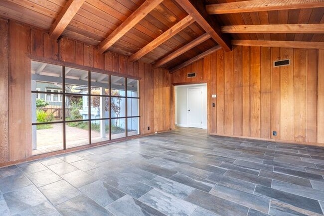 Building Photo - Thoughtfully Updated 2 bedroom Home in Pacific Grove