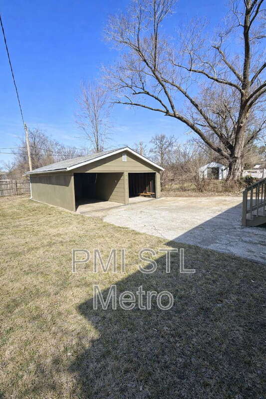 Building Photo - 10613 Spring Garden Dr