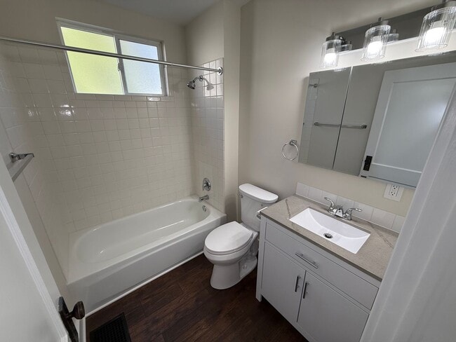 Building Photo - Newly Renovated 3 Bed, 1 Bath House w/ Bonus Room!