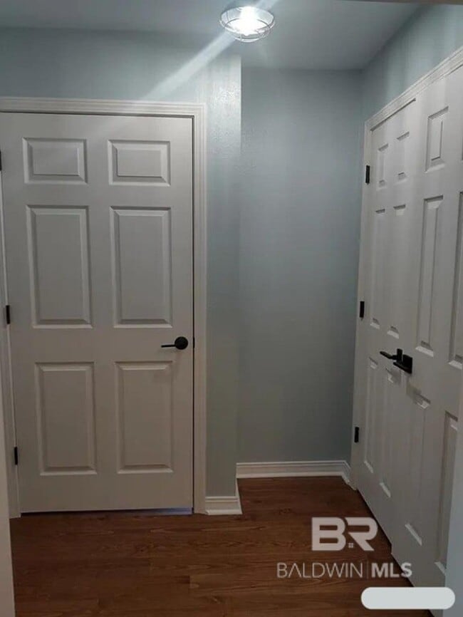 Building Photo - 31 Lake Shore Dr