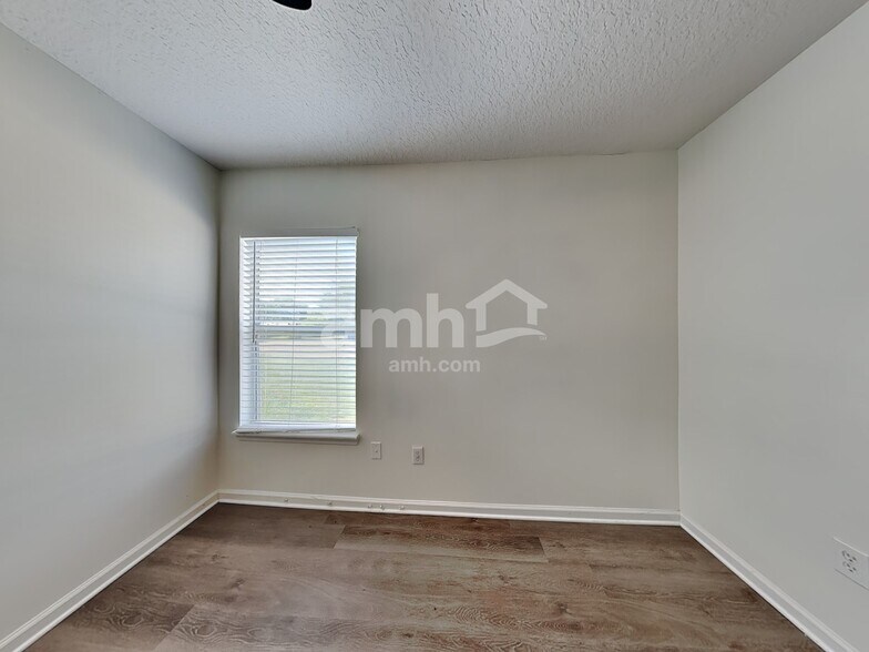 Building Photo - 14070 Eagle Feathers Dr