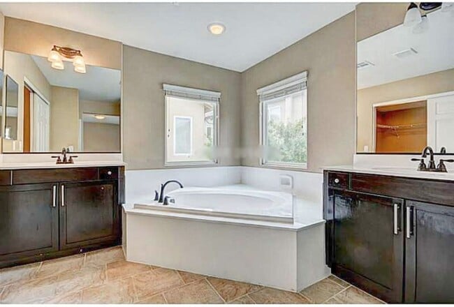 Building Photo - Rare Two Primary Home in Centennial Hills Community in Northwest