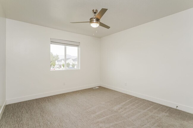 Building Photo - Beautiful 3 Bed, 2.5 Town Home! Available Now! See Our 3D Tour of This Property! Available NOW!