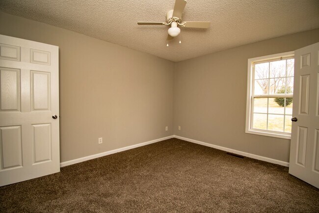 Building Photo - 3 Bedroom Pet Friendly Home For Rent In St...