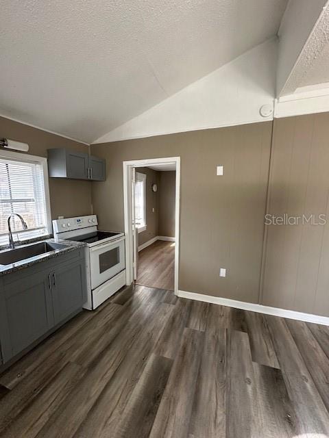 Building Photo - 1587 Scranton Ave