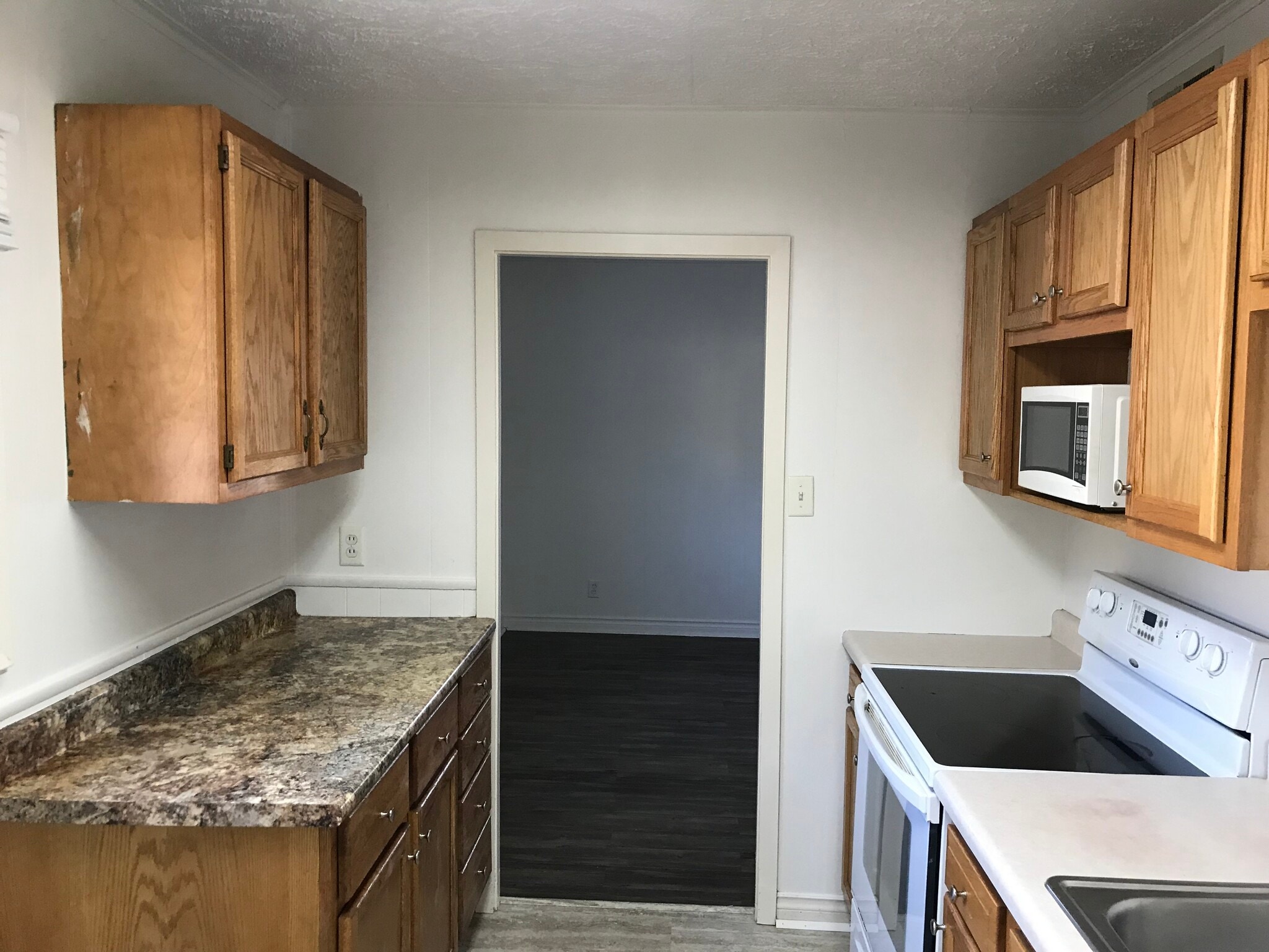 Building Photo - 1984 Pine St