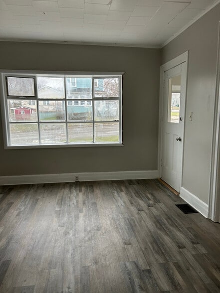 Building Photo - 133 W Van Buren St