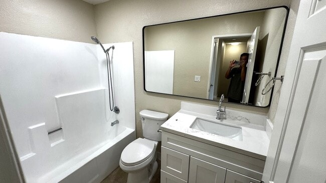 Building Photo - Modern Renovated 3-Bedroom Townhome in Gated Montclair Community | Pet-Friendly | 2-Car Garage | ...