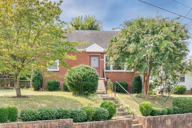 Primary Photo - 1212 St George Ave