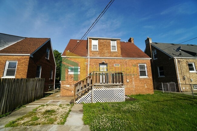 Building Photo - 10123 S Crandon Ave