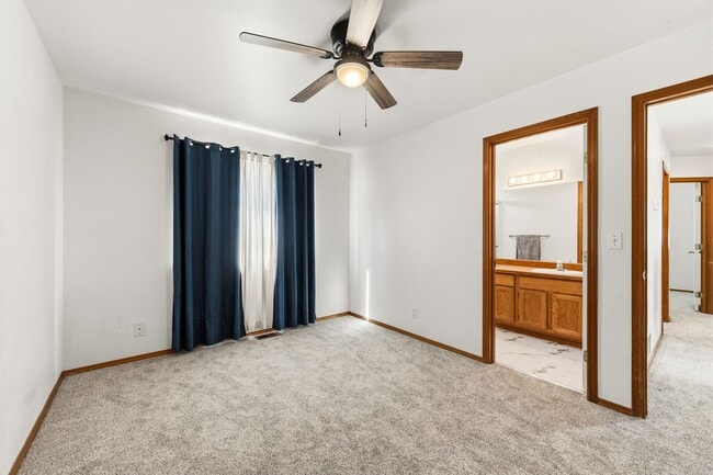 Building Photo - 5769 N Lachaise Ln