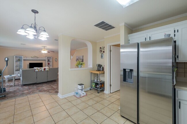Building Photo - 7037 Lynn Lake Dr