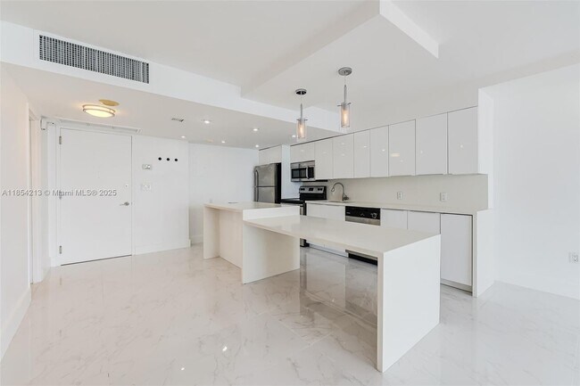 Building Photo - 5701 Collins Ave