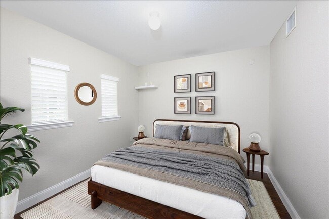 Building Photo - 538 NE 7th Ave