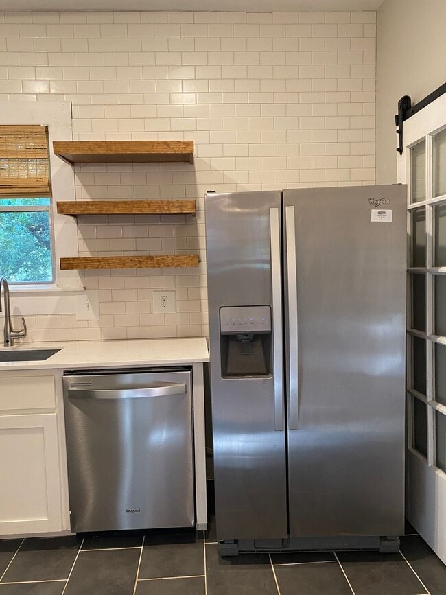 Building Photo - 2 BEDROOM WITHIN WALKING DISTANCE TO UMHB