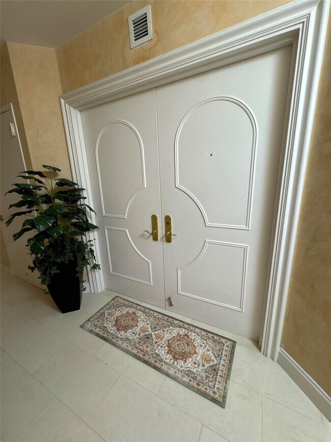 Building Photo - 19111 Collins Ave