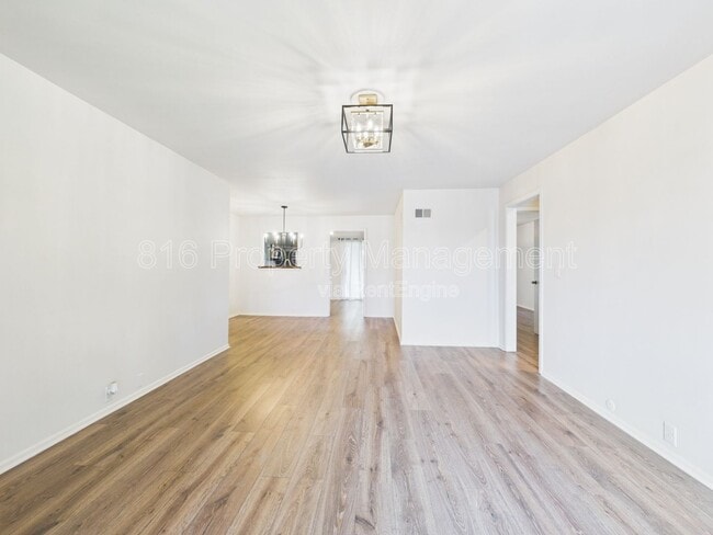 Building Photo - 439 W 104th St
