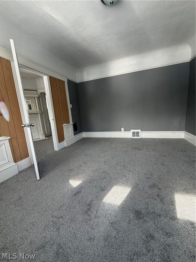 Building Photo - 10527 Earle Ave