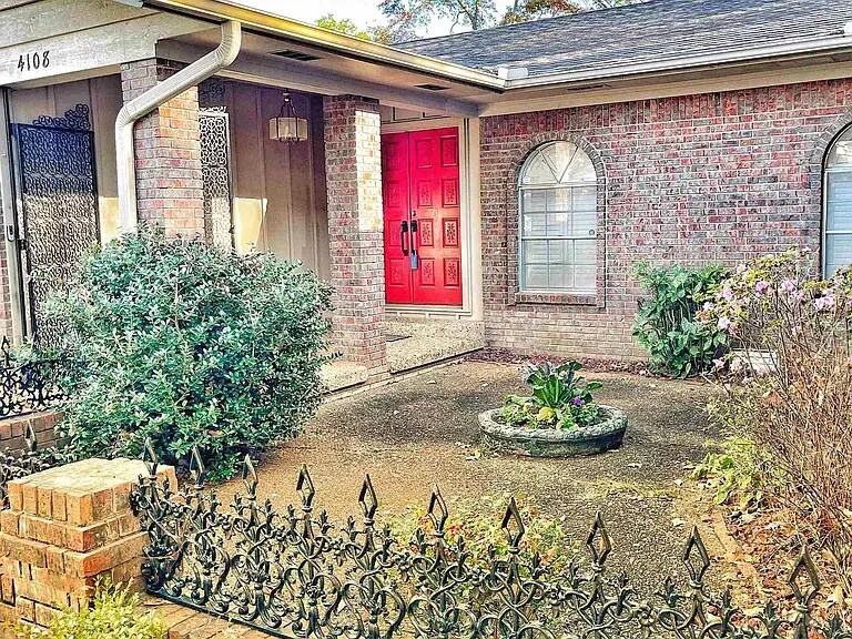 Building Photo - 4108 Royal Oak Dr