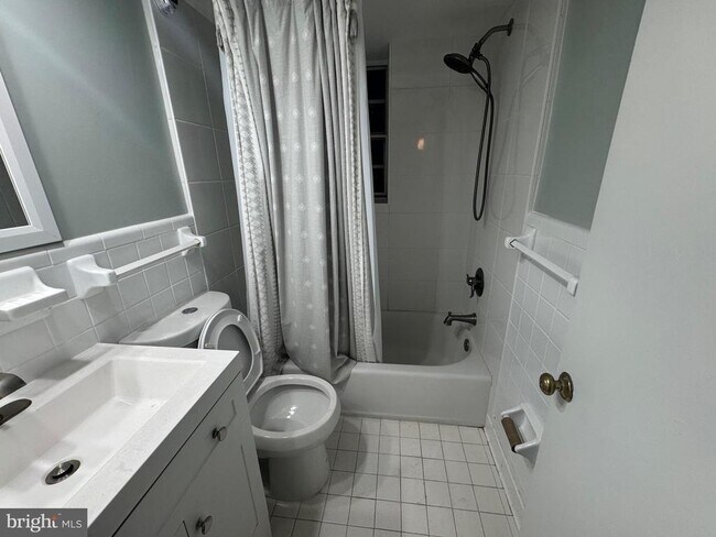 Building Photo - 2107 N Scott St