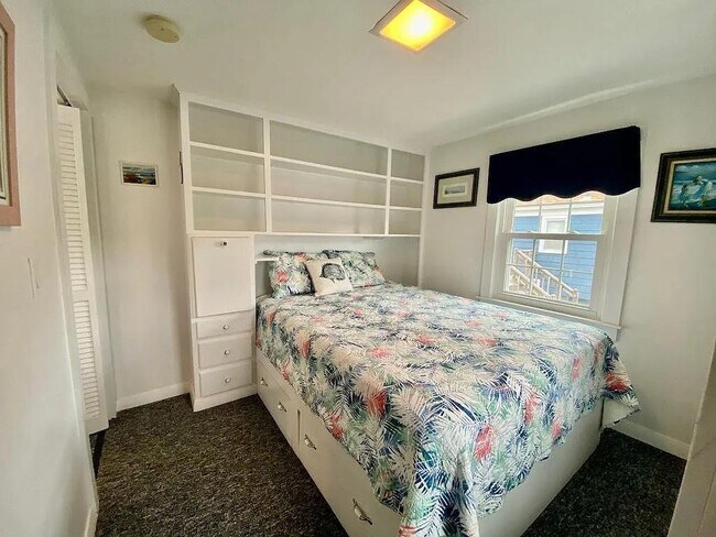 Building Photo - 34 Ellery Ave