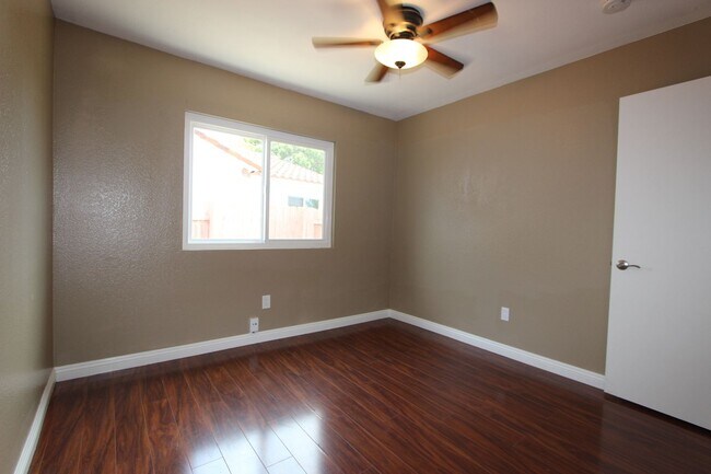 Building Photo - Beautiful 4 bedroom 2 bathroom home in Mira Mesa available now