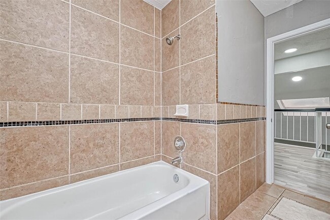 Building Photo - 9831 Orangevale Dr