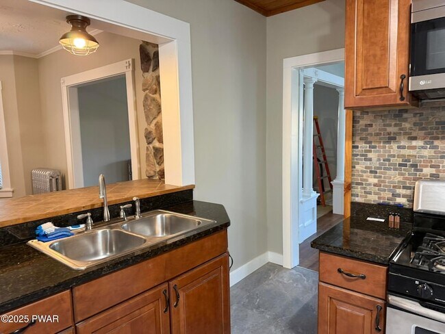 Building Photo - 341 Broad St