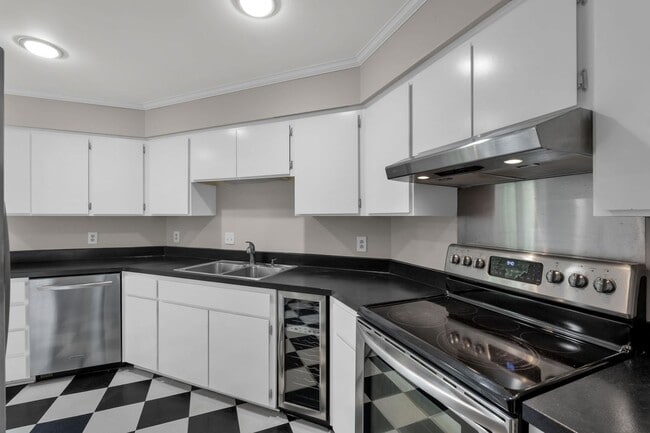 Building Photo - **A RARE FIND - GREEN HILLS CONDO WITH QUI...