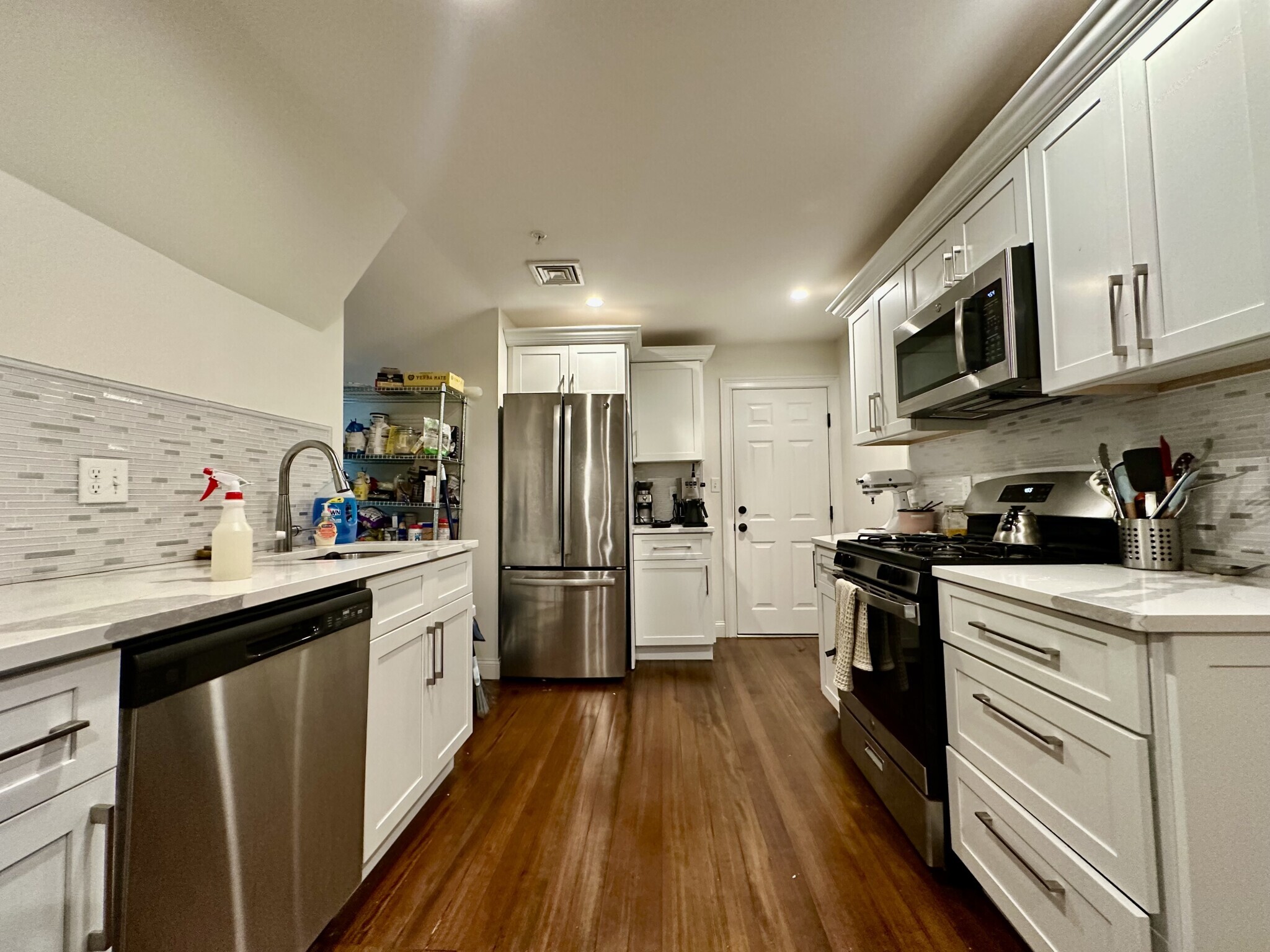 Kitchen - 19 Bellevue St