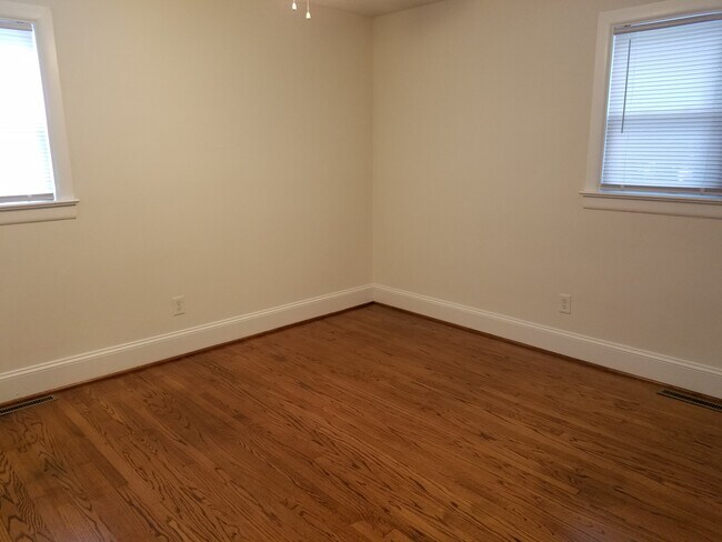 Bedroom #2. - 115 N Warren St