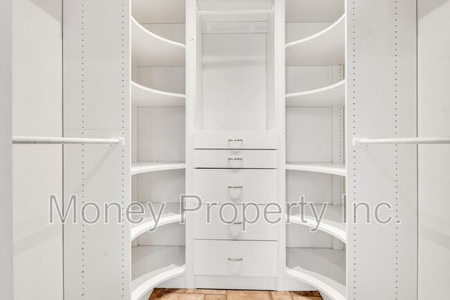 Building Photo - 622 Patricia Ln