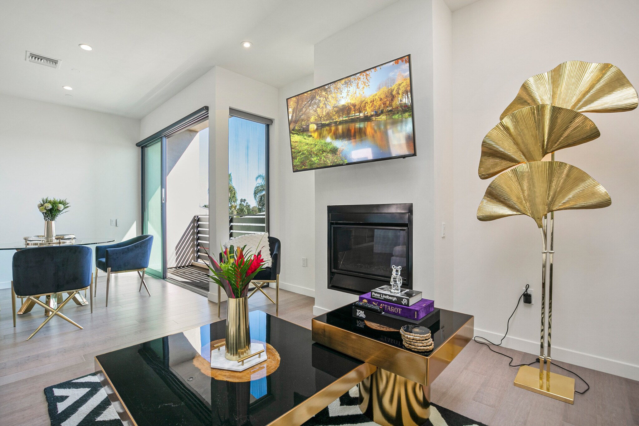 Building Photo - 823 N Fuller Ave