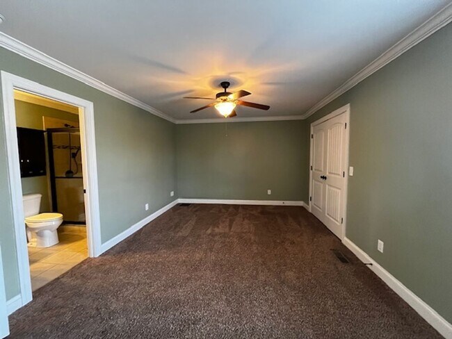 Building Photo - Move in Special, 1/2 off first months rent! Beautiful 2 Bedroom 2.5 Bathroom townhouse